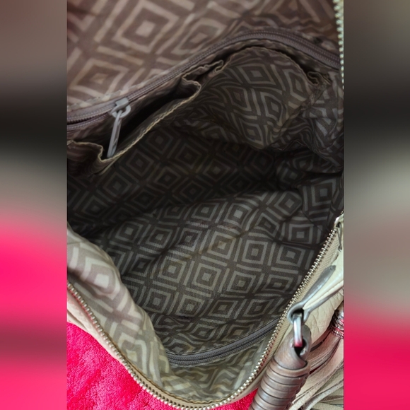 Brighton Stylish Cream and Gray Leather Bag - Picture 8 of 13